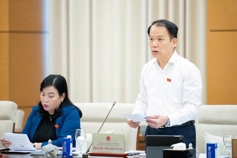 Chủ nhiệm Uỷ ban Pháp luật và Tư pháp Hoàng Thanh Tùng phát biểu tại phiên họp (Ảnh: Phạm Thắng)