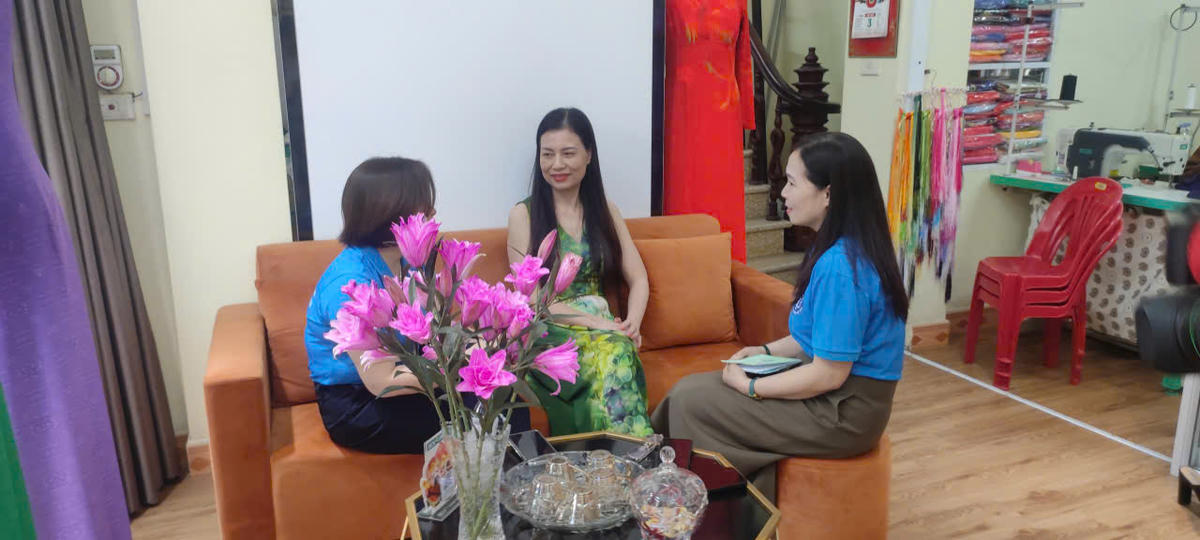 Tuyên truyền chính sách BHXH cho hộ kinh doanh tại Phú Thọ. Ảnh: L.H