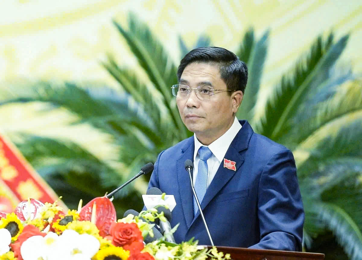 Bí thư Tỉnh ủy Nguyễn Doãn Anh điều hành quy trình bầu cử. Ảnh: Minh Hiếu