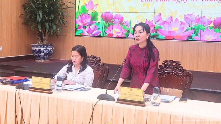 Bà Nguyễn Thị Thanh Xuân - Giám đốc BHXH TP. Cần Thơ phát biểu tại hội nghị. Ảnh: V.U