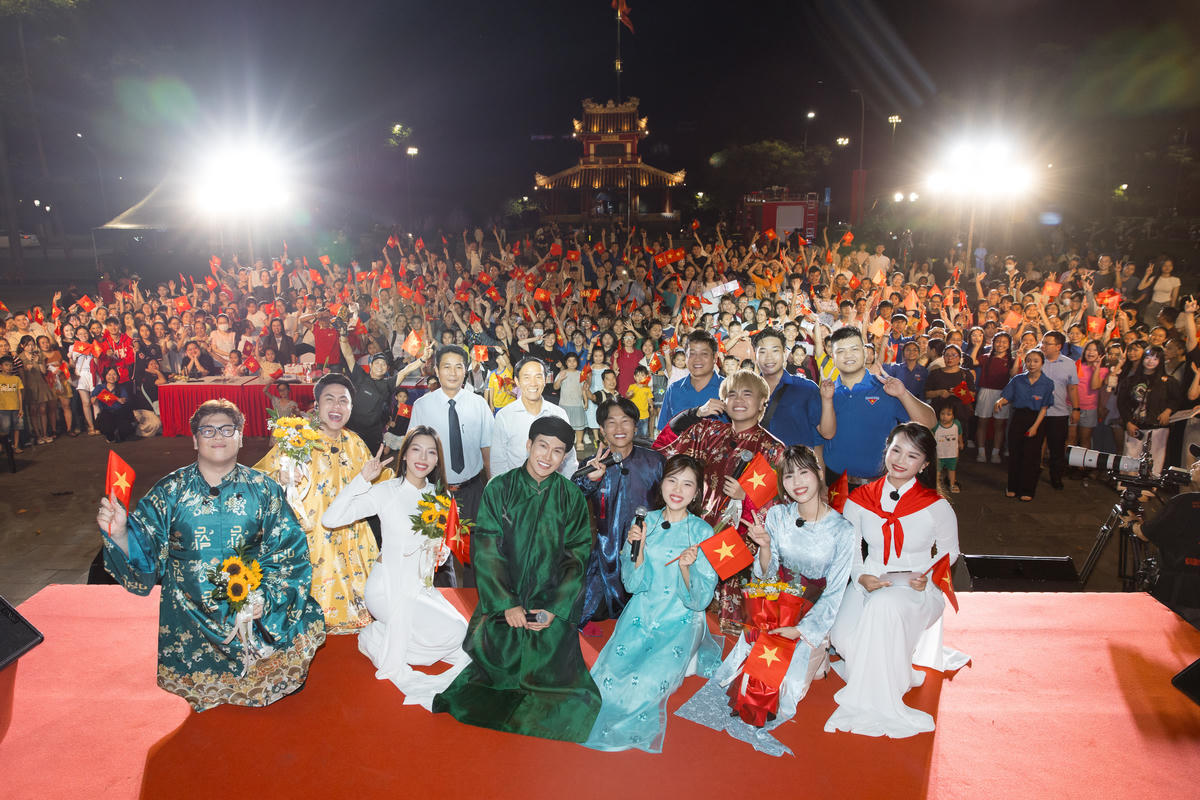Đêm trình diễn của đoàn tại Phú Thọ.