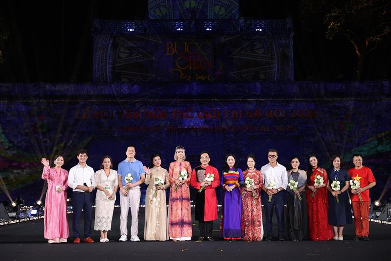 Chương trình đấu giá diễn ra thành công với tổng số tiền thu về là 2,5 tỷ đồng.