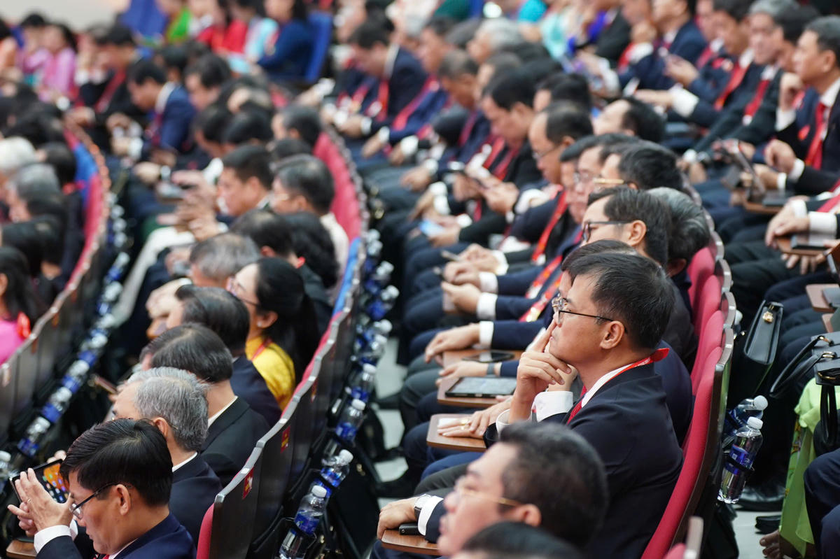 Đại biểu dự Đại hội lắng nghe các tham luận tại hội trường. Ảnh: Đ.H.