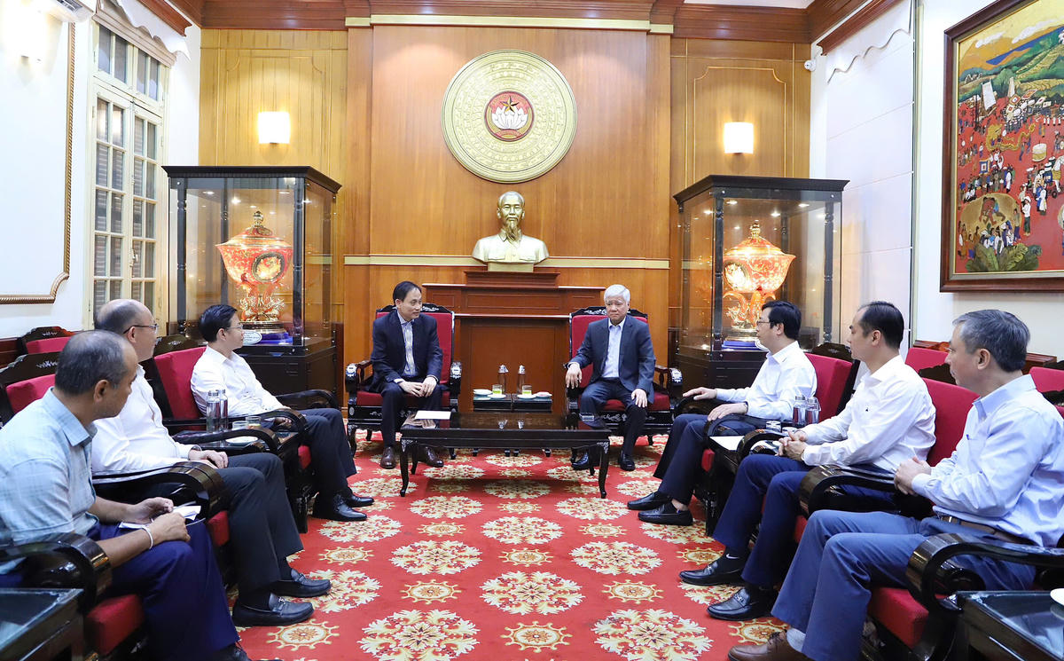 Quang cảnh lễ tiếp nhận. Ảnh: M. Hiển