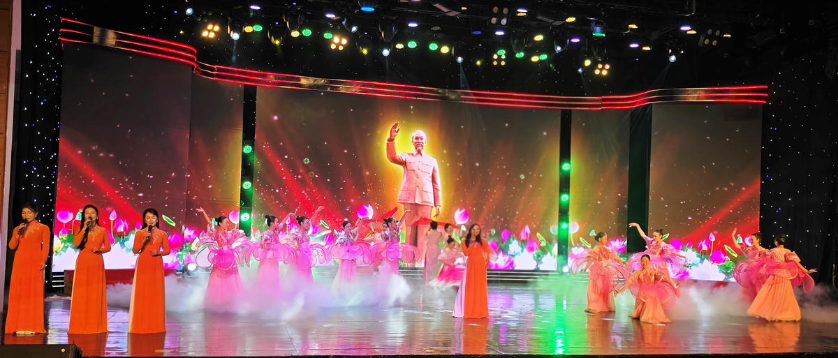 Các tiết mục được chuẩn bị chu đáo, dàn dựng công phu, giàu tính nghệ thuật… Ảnh: Nguyễn Chung.