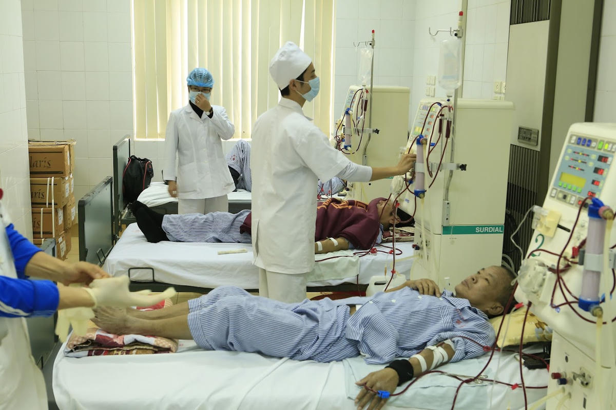  Tăng phụ cấp cho nhân viên y tế để giữ chân y, bác sĩ. Ảnh: Quang Vinh