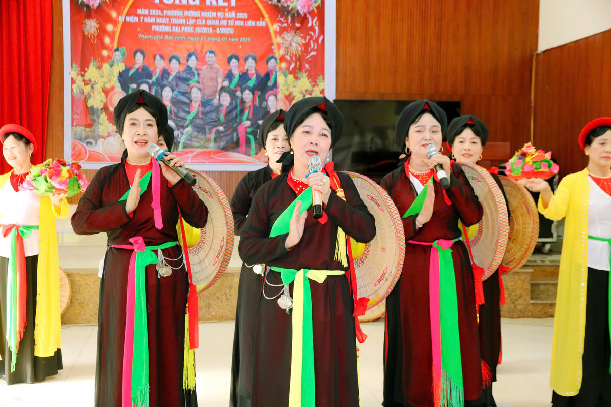 Các nghệ nhân biểu diễn dân ca Quan họ Bắc Ninh&nbsp;