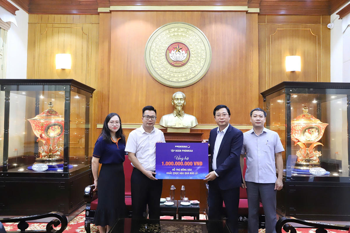 Tập đoàn Phenikaa ủng hộ số tiền 1 tỷ đồng. Ảnh: M. Hiển