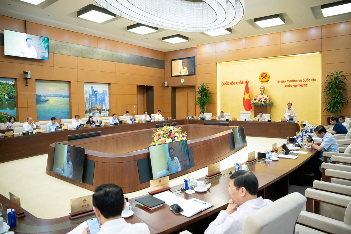 Phiên họp Thường vụ Quốc hội cho ý kiến về dự án Luật Chuyển đổi số. 	Ảnh: quochoi.vn
