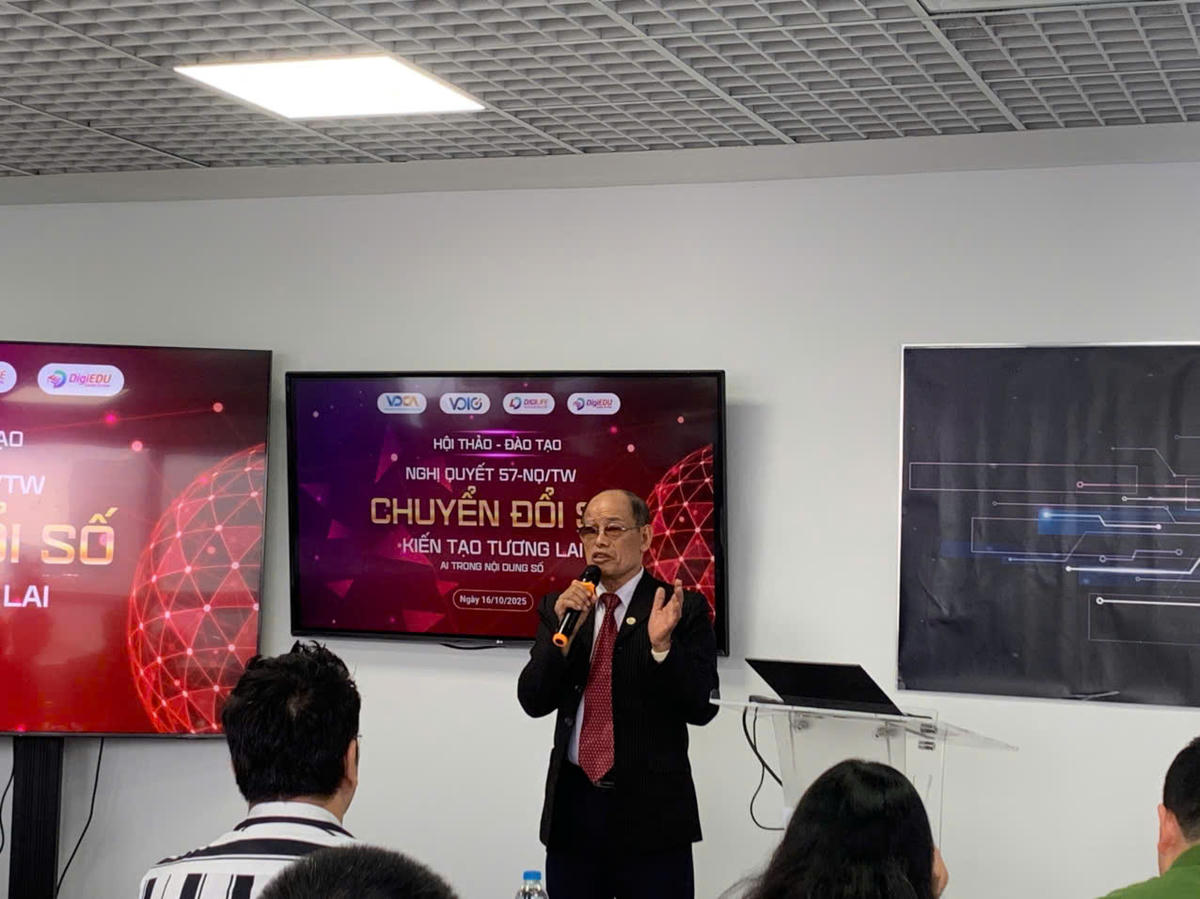 TS Phạm Huy Thông, Phó Viện trưởng Viện Trí Việt phát biểu.