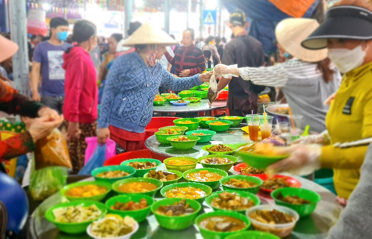 Các món chay được chế biến rất hấp dẫn, an toàn, hợp vệ sinh. Ảnh Nguyễn Minh.