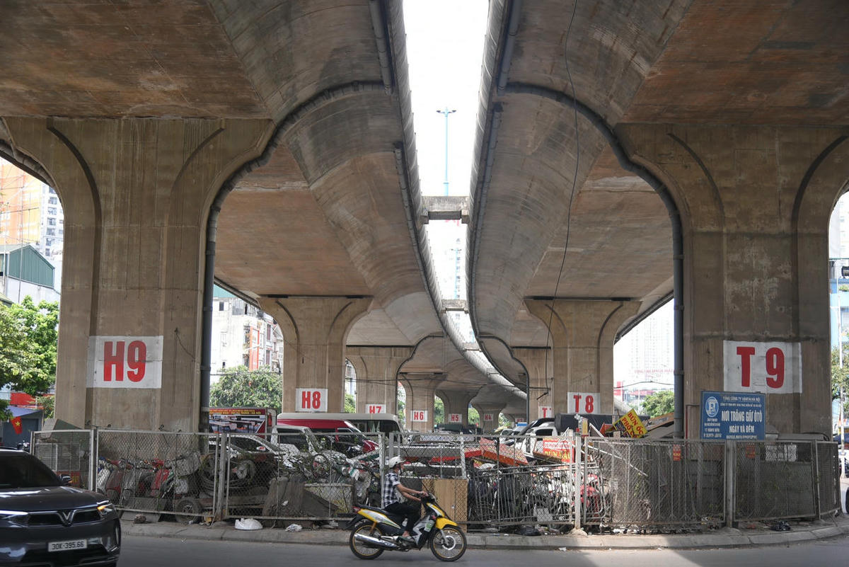 Phó Thủ tướng chỉ đạo các địa phương kiểm tra, rà soát toàn bộ việc cấp phép, quản lý, khai thác, vận hành bãi đỗ xe. Ảnh: Lê Khánh.