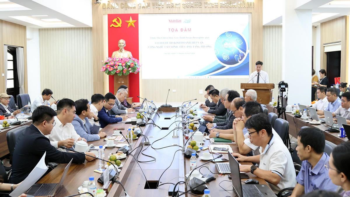 Toàn cảnh toạ đàm. Ảnh: BTC.