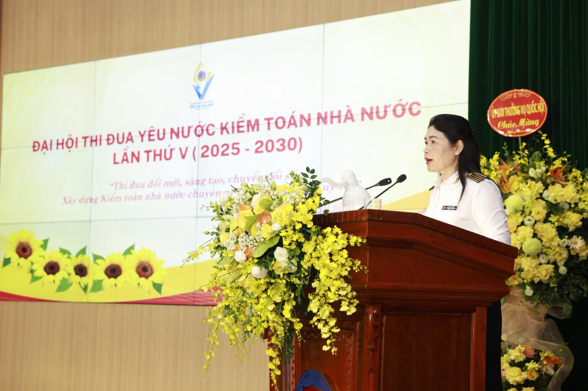 Phó Tổng Kiểm toán nhà nước Hà Thị Mỹ Dung thay mặt lãnh đạo Kiểm toán nhà nước phát động phong trào thi đua yêu nước giai đoạn 2025-2030 với chủ đề: “Thi đua đổi mới, sáng tạo, chuyển đổi số - Xây dựng KTNN chuyên nghiệp, liêm chính, uy tín”