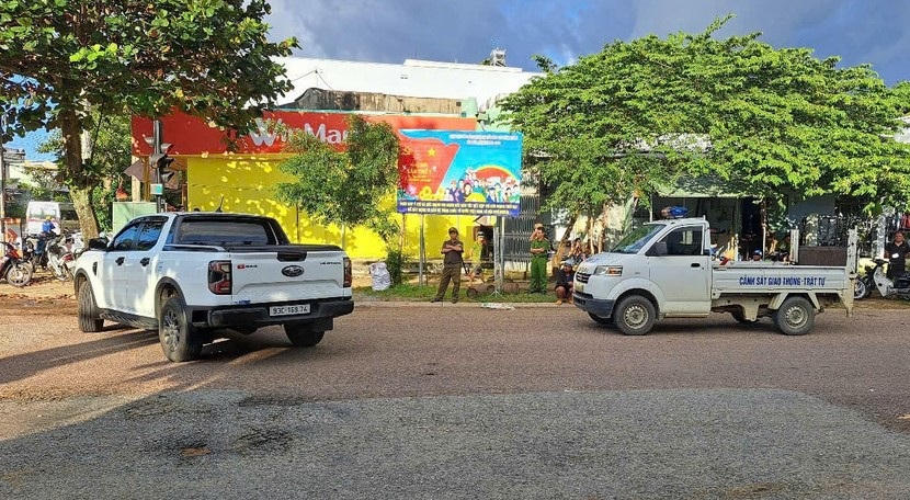 Hiện trường 2 đối tượng cản trở lực lượng CSGT, Công an tỉnh Gia Lai đi làm nhiệm vụ. Ảnh: Công an cung cấp.

