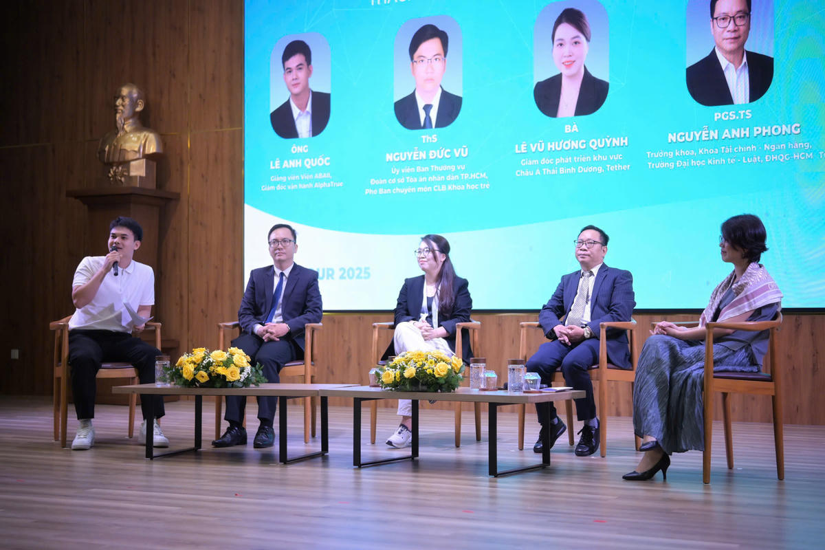 Các diễn giả tham gia hội thảo. Ảnh: H.Y