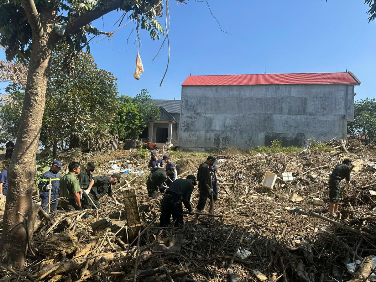 Là một trong số những địa phương bị ảnh hưởng nặng bởi trận lụt lịch sử khi nước sông Cầu dâng cao do ảnh hưởng của bão số 11, đến nay, dù nước đã rút, nhưng đời sống của người dân vẫn chưa thể quay trở lại như bình thường.