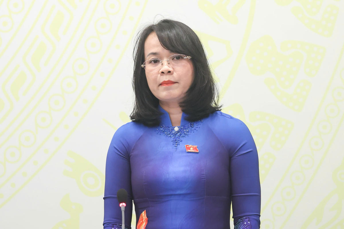 Bà Phạm Thị Hồng Yến trả lời báo chí (Ảnh: Quang Vinh)