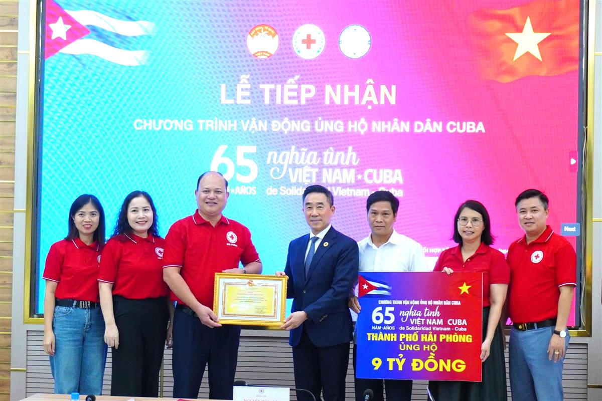 Hội Chữ thập đỏ TP Hải Phòng tiếp nhận kinh phí ủng hộ từ các sở, ngành, đơn vị, doanh nghiệp, nhà hảo tâm trên địa bàn. Ảnh: CTV. 