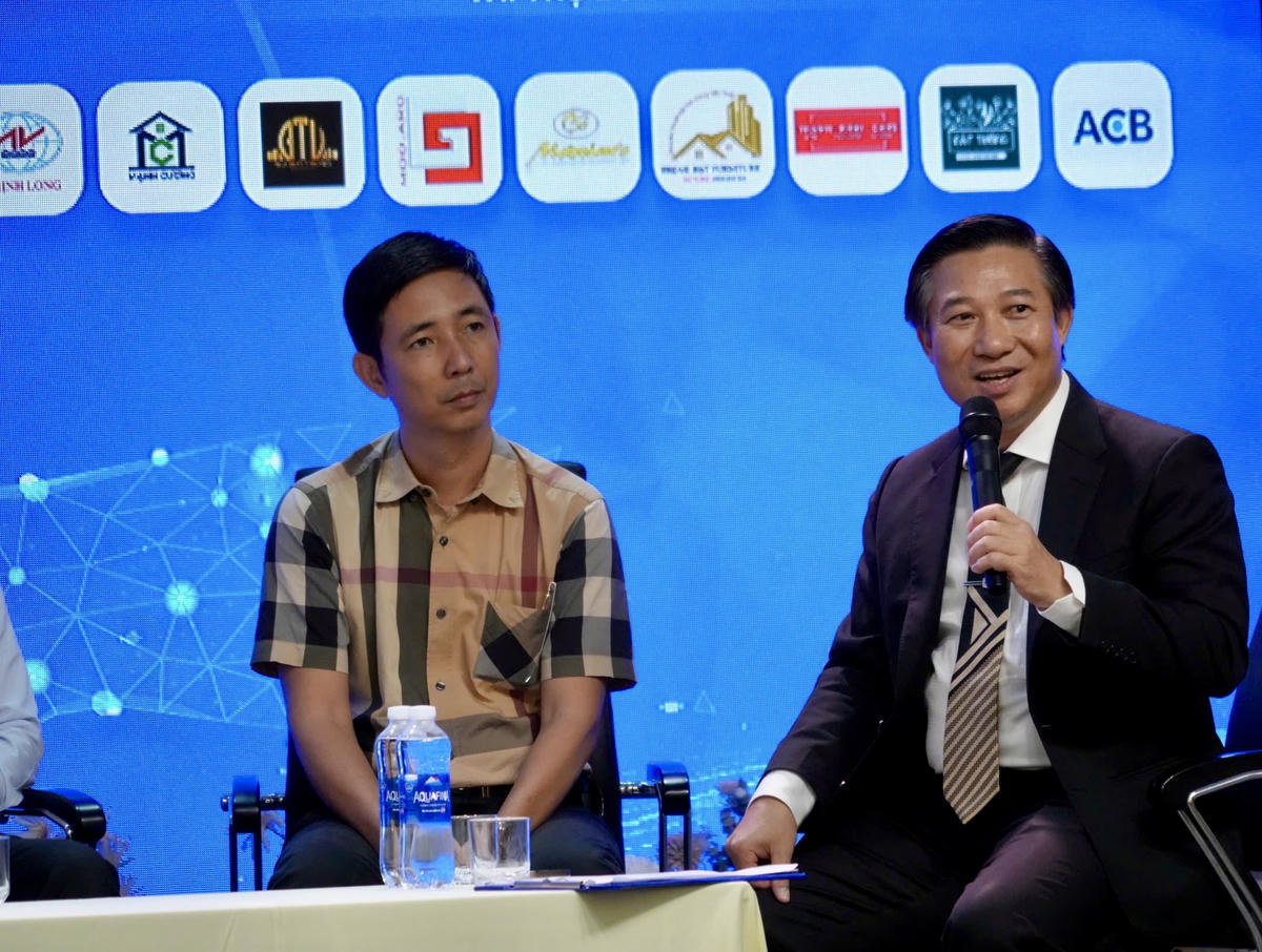 Ông Lê Đình Thắng – Phó Chủ tịch Hội Doanh nhân trẻ TP Hồ Chí Minh chia sẻ các vấn đề doanh nghiệp quan tâm. Ảnh: Thành Nam