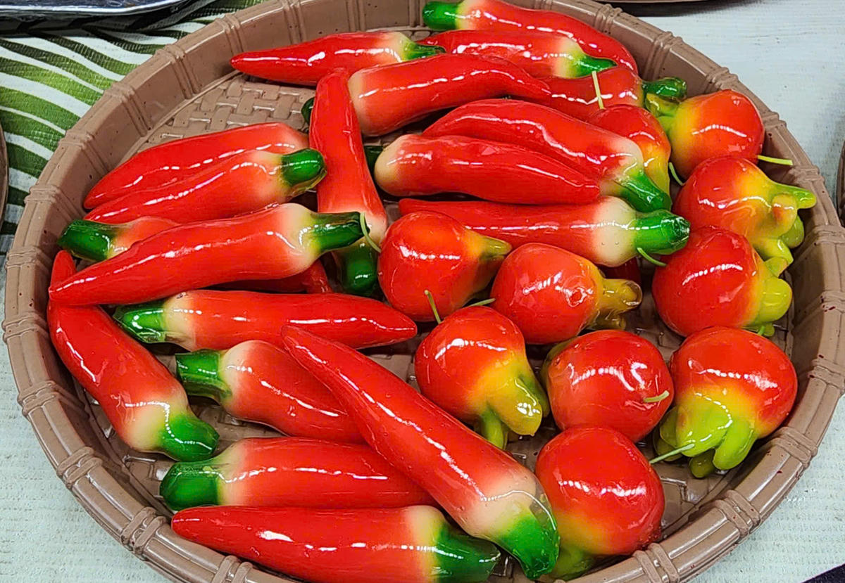 Bánh dân gian Nam bộ tại ngày hội. Ảnh Nguyễn Minh.