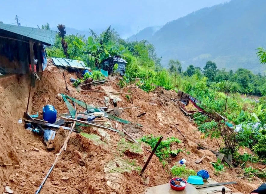 Mưa lớn xảy ra sạt lở một số tuyến đường miền núi TP Đà Nẵng vào đầu tháng 10/2025. Ảnh: CV.