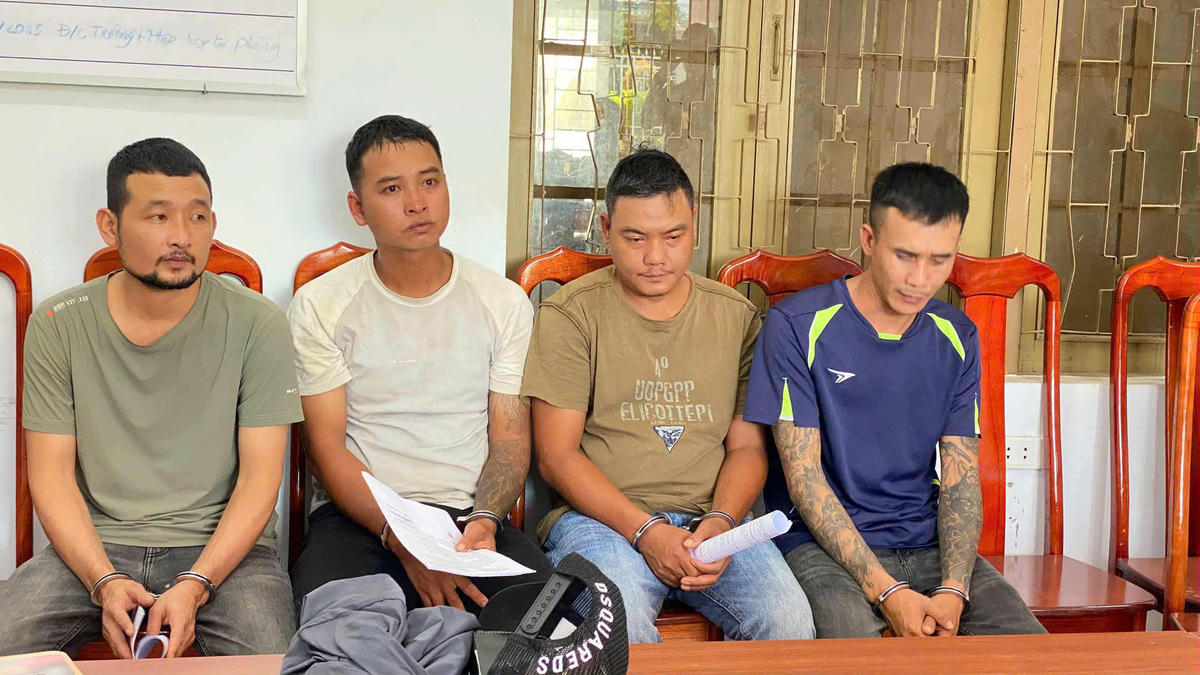 Các đối tượng tại cơ quan điều tra. Ảnh:SĐ.