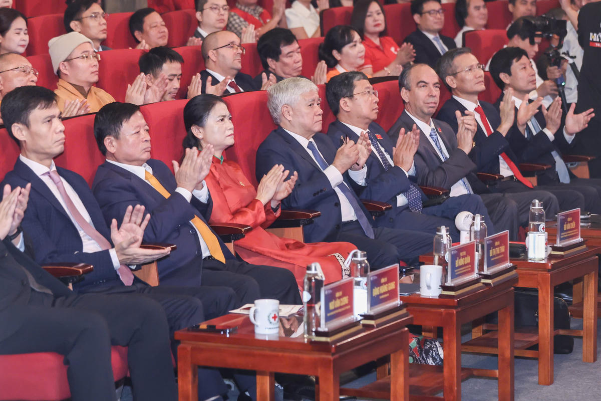 Chủ tịch UBTƯ MTTQ Việt Nam Đỗ Văn Chiến và các đại biểu tham dự buổi lễ. Ảnh: Quang Vinh.