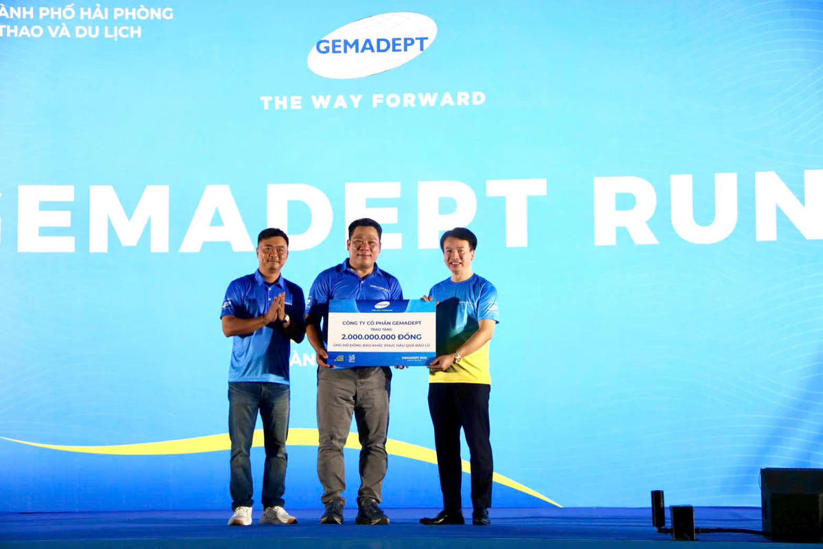 Công ty Cổ phần Gemadept đã trao tặng 2 tỷ đồng thông qua Ủy ban MTTQ Việt Nam thành phố hỗ trợ đồng bào tại khu vực phía Bắc bị ảnh hưởng bởi bão, lũ. Ảnh: CTV.&nbsp;