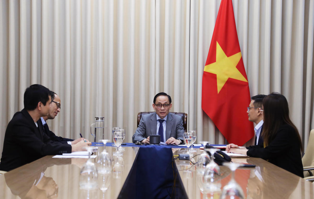 Bí thư Trung ương Đảng, Quyền Bộ trưởng Bộ Ngoại giao Lê Hoài Trung điện đàm với Bộ trưởng Bộ Ngoại giao Anh Yvette Copper. Ảnh: Bộ Ngoại giao.