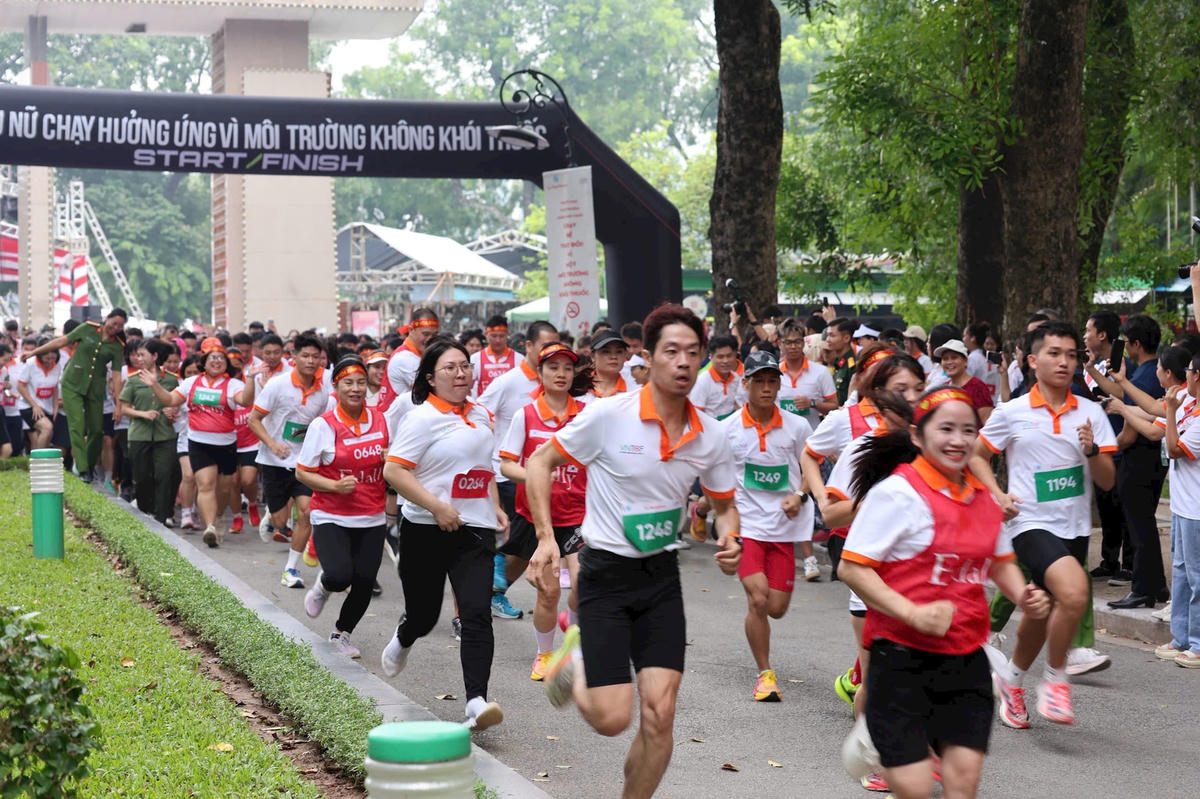 Các vận động viên tham gia giải chạy. Ảnh: Thanh Tâm.