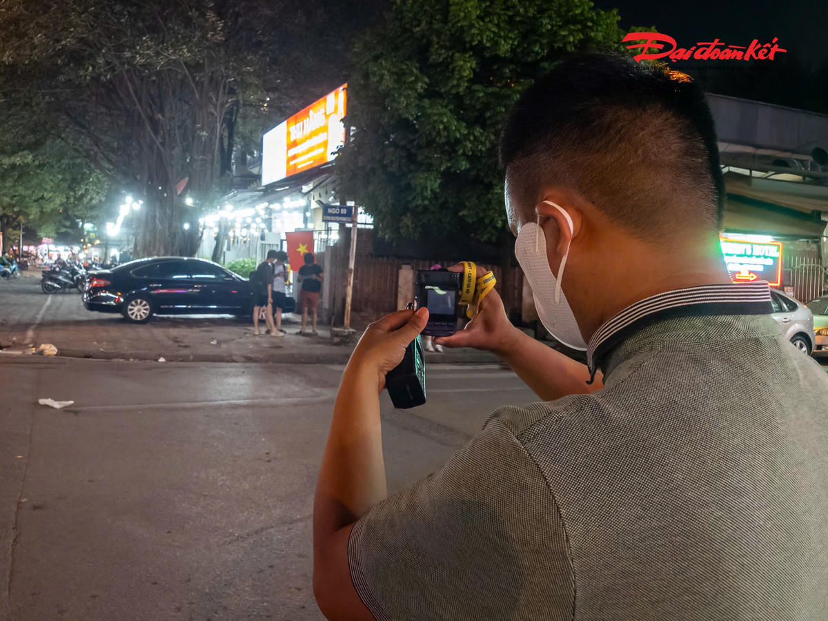 Chỉ huy Đội CSGT đường bộ số 6 đã bố trí cán bộ, chiến sĩ mặc thường phục, dùng camera bí mật ghi hình các nhà hàng, quán bia... có đông khách đi ô tô, xe máy đến sử dụng dịch vụ. Đây là căn cứ để bố trí các tổ kiểm tra vi phạm về nồng độ cồn, nhằm kéo giảm tai nạn giao thông.