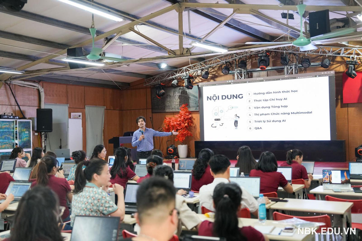 Tập huấn về sử dụng AI cho giáo viên Trường THCS&amp;THPT Nguyễn Bỉnh Khiêm - Hà Nội (ảnh NTCC)&nbsp;