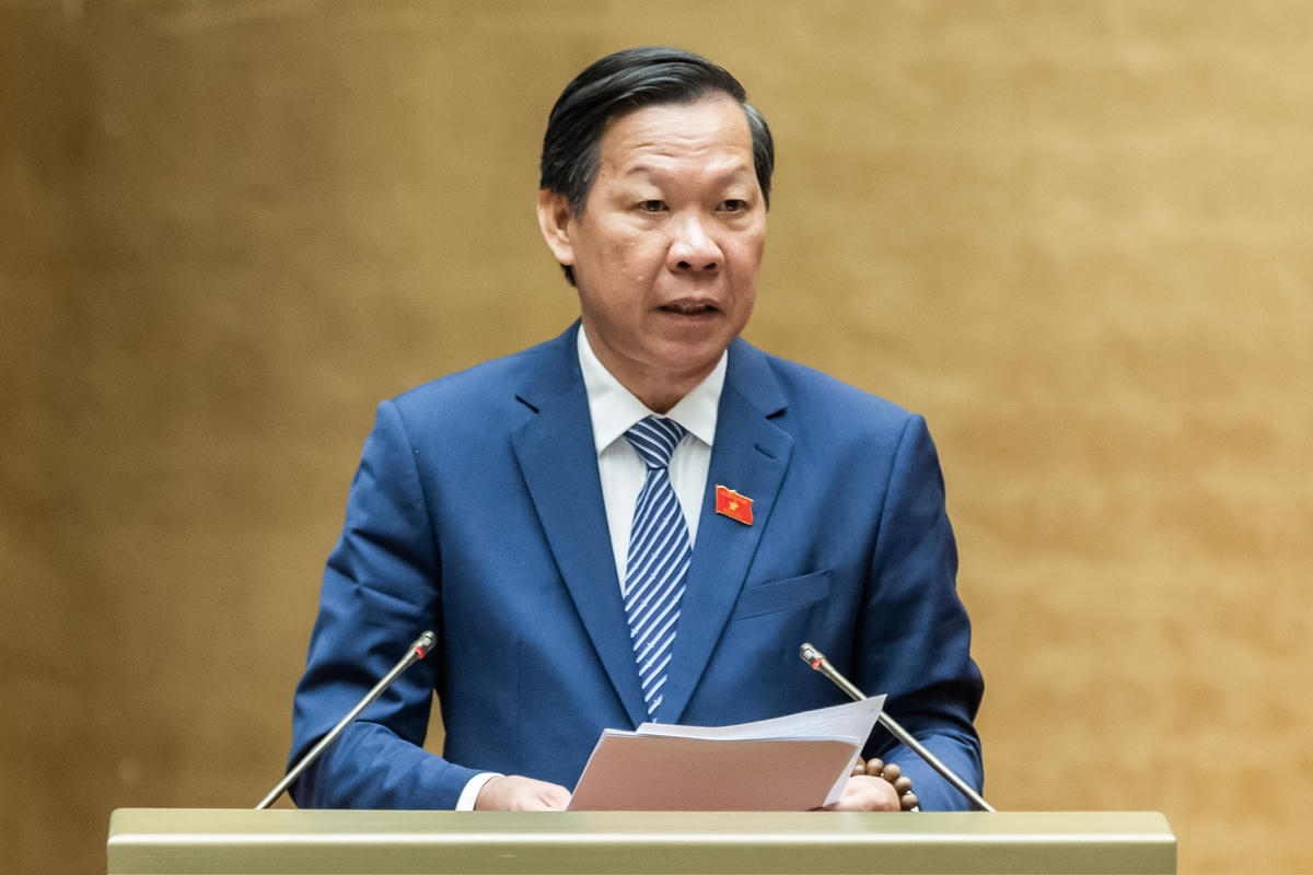 Chủ nhiệm Uỷ ban Kinh tế và Tài chính Phan Văn Mãi báo cáo trước Quốc hội (Ảnh: Quang Vinh)