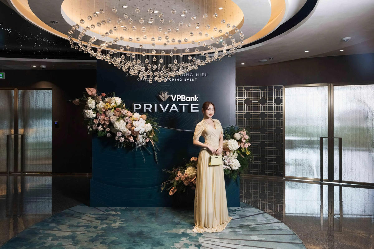 Ngọc Thanh Tâm, Chloe Nguyễn thần thái ngút ngàn giữa không gian hoa và pha lê đỉnh cao của Tinh Tuyển Phương Hoa