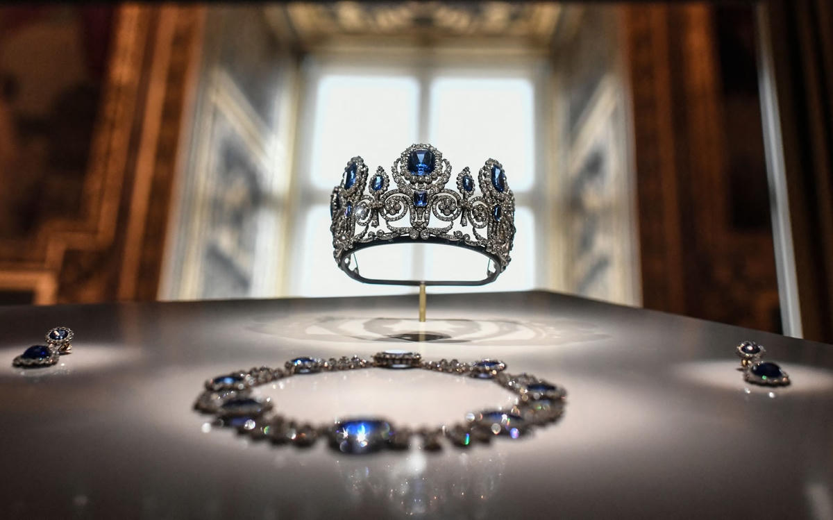 Trang sức hoàng gia được trưng bày tại phòng trưng bày Apollon năm 2020. Nguồn: Getty Images.