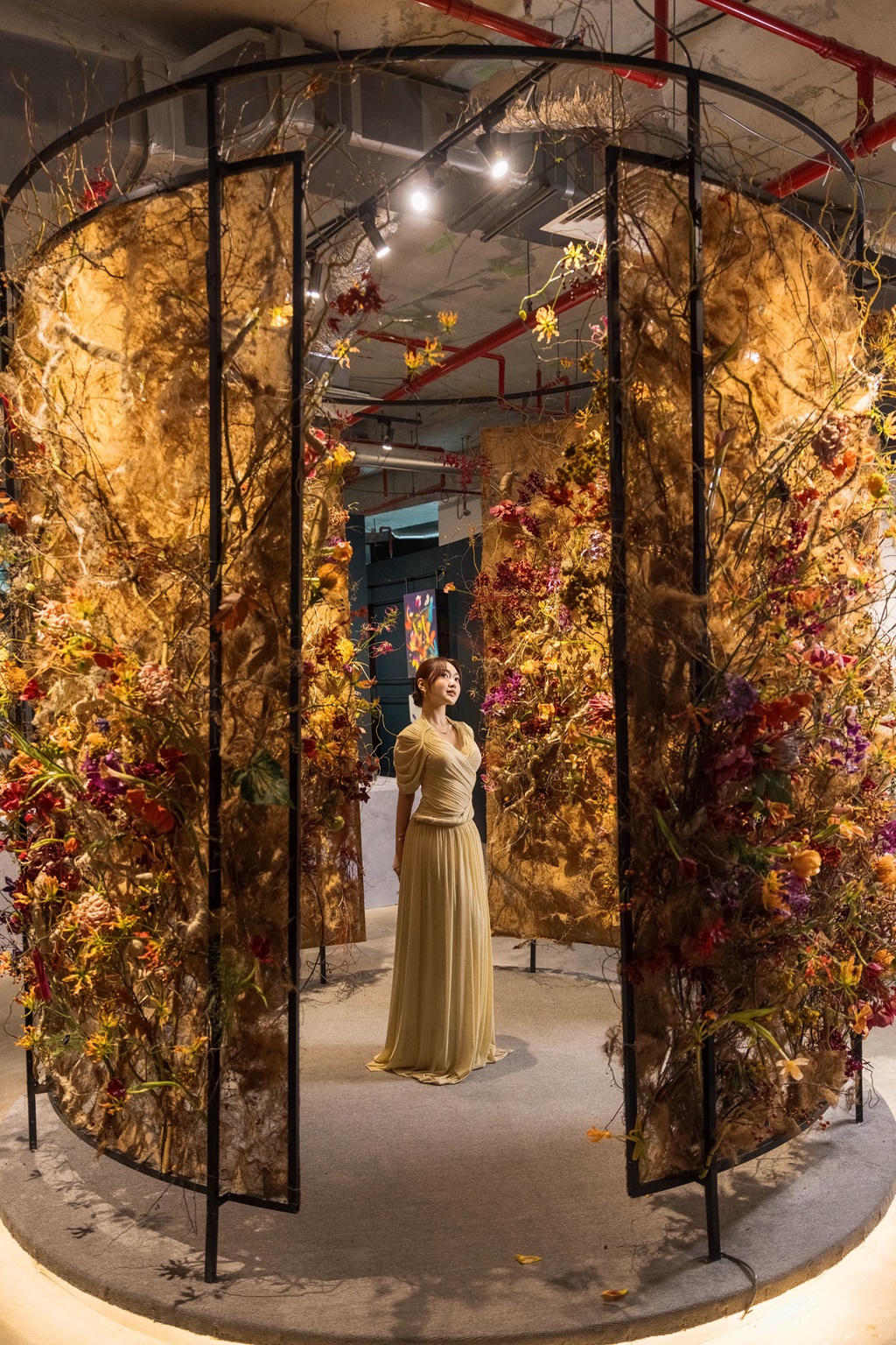 Ngọc Thanh Tâm, Chloe Nguyễn thần thái ngút ngàn giữa không gian hoa và pha lê đỉnh cao của Tinh Tuyển Phương Hoa