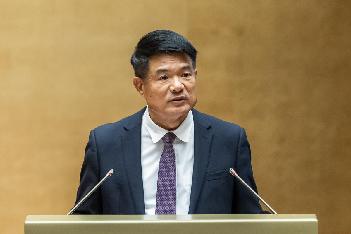 Viện trưởng Viện Kiểm sát nhân dân Tối cao Nguyễn Huy Tiến trình bày báo cáo. Ảnh: Quang Vinh.