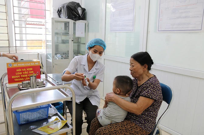 Nhiều nơi lo ngại việc thiếu nguồn cung vaccine trong thời gian tới. Ảnh: SYT HN