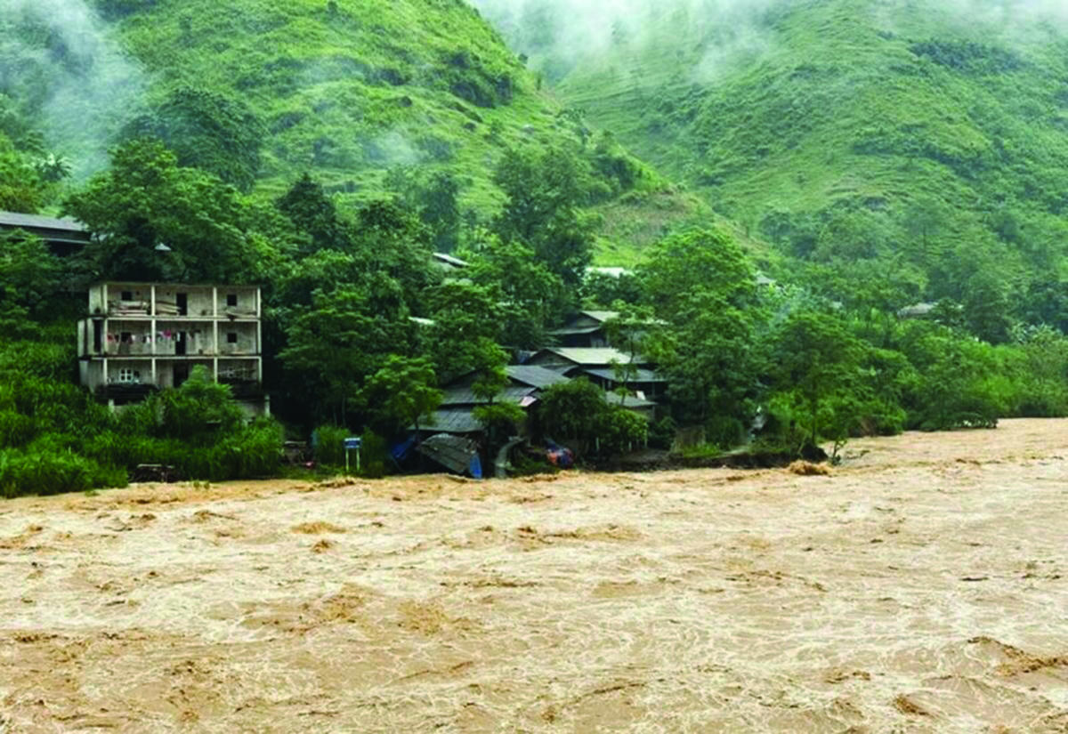 Mưa lũ trên sông Nho Quế, Tuyên Quang. 	Ảnh: Hà Linh

