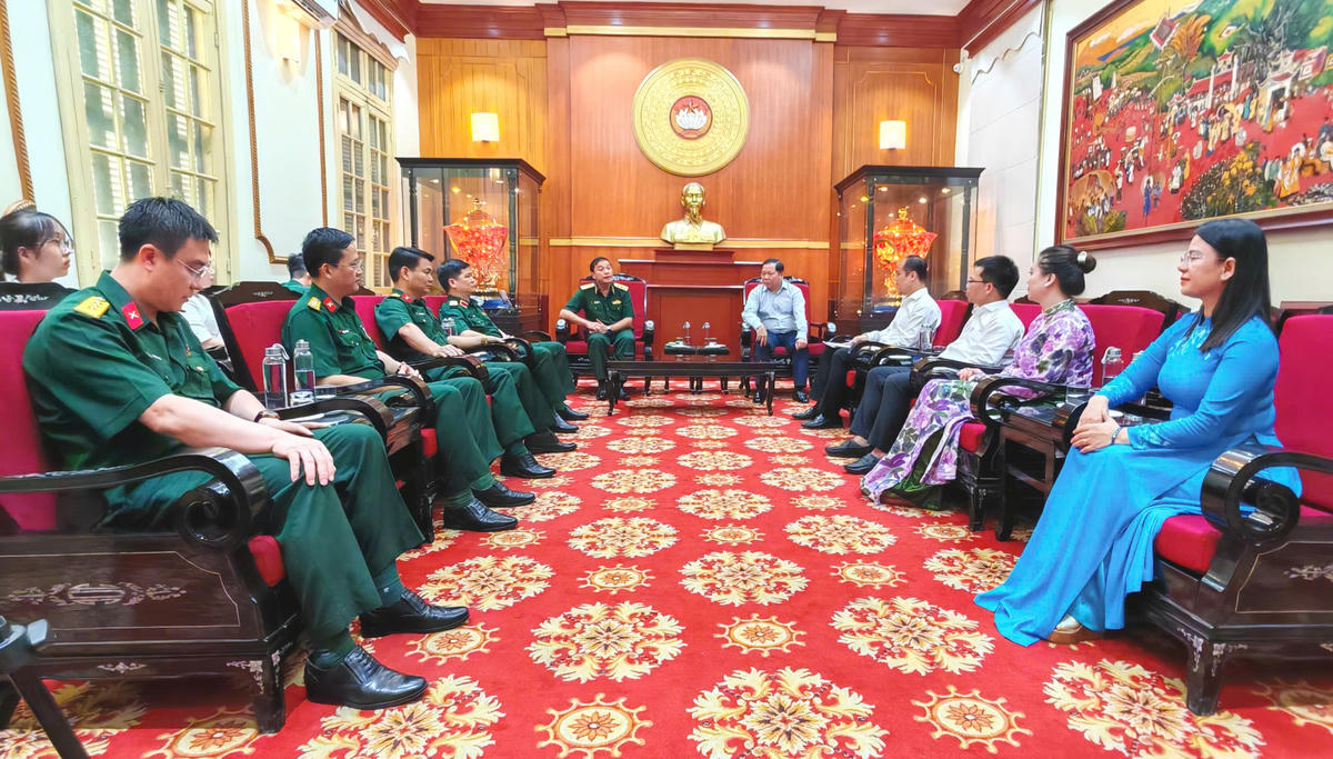 Quang cảnh buổi tiếp nhận. Ảnh: Văn Hoa