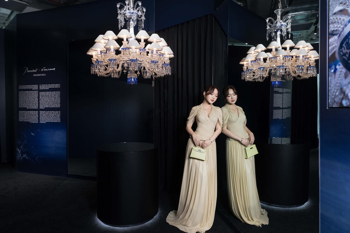 Ngọc Thanh Tâm, Chloe Nguyễn thần thái ngút ngàn giữa không gian hoa và pha lê đỉnh cao của Tinh Tuyển Phương Hoa