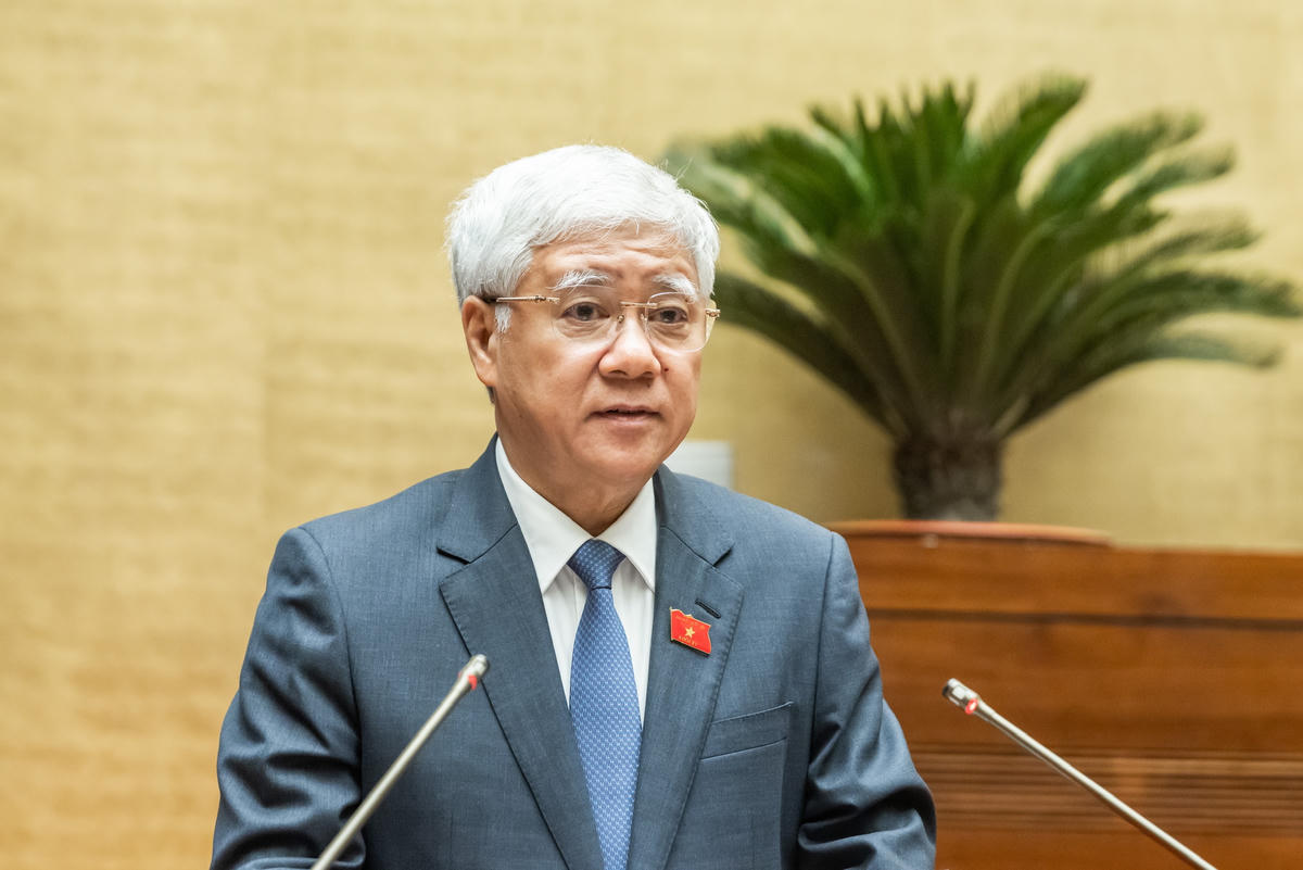  Ông Đỗ Văn Chiến, Ủy viên Bộ Chính trị, Bí thư Trung ương Đảng, Chủ tịch Ủy ban Trung ương MTTQ Việt Nam trình bày Báo cáo một số nội dung chủ yếu tổng hợp ý kiến, kiến nghị của cử tri và Nhân dân cả nước gửi tới Kỳ họp thứ Mười, Quốc hội khóa XV. Ảnh: Quang Vinh 