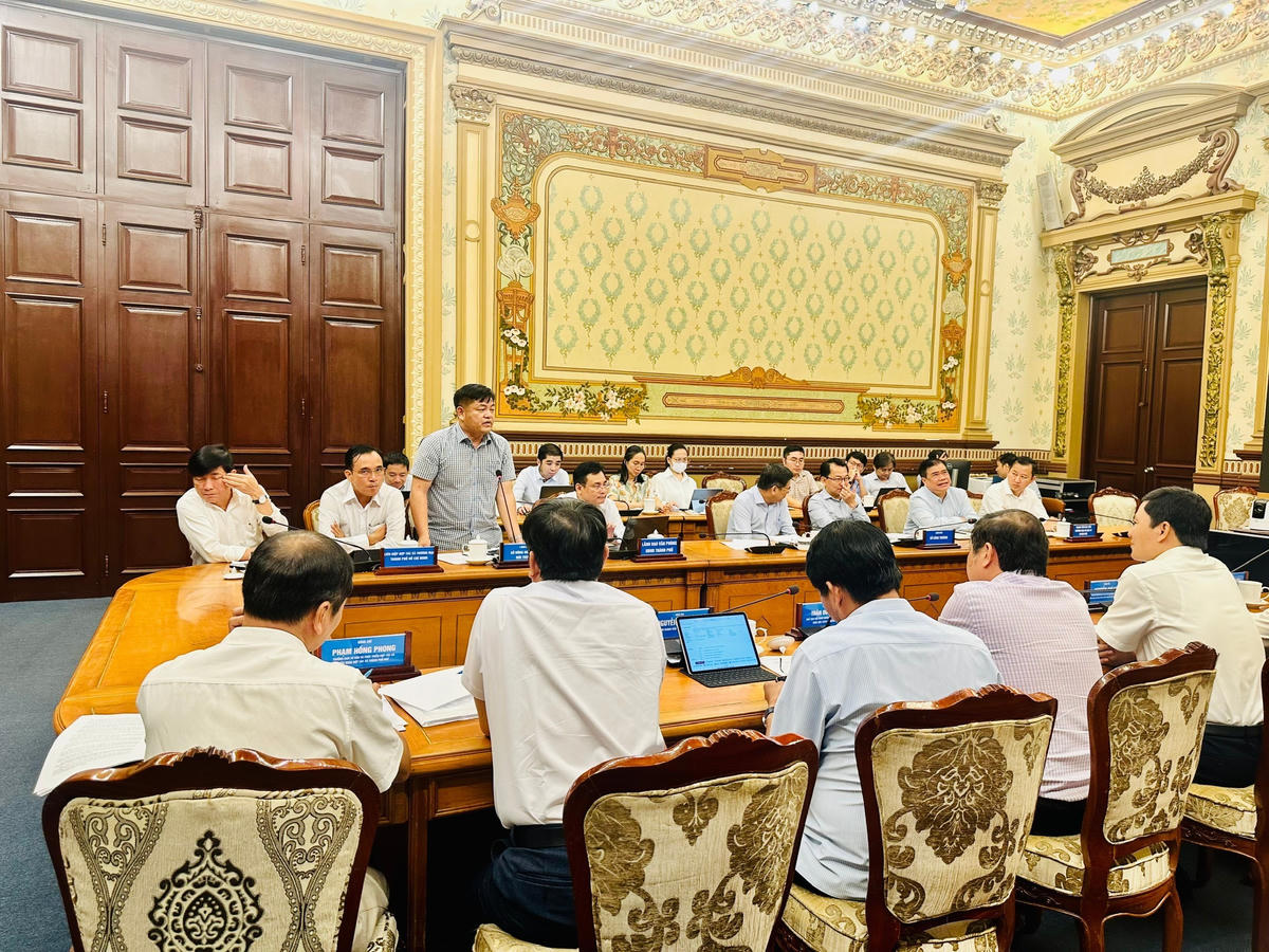 Ông Vũ Ngọc Đăng – Chi cục trưởng Chi cục Phát triển nông thôn                                TP Hồ Chí Minh phát biểu tại buổi họp tiếp Đoàn công tác của Ban Chỉ đạo             Kinh tế tập thể TP Huế.