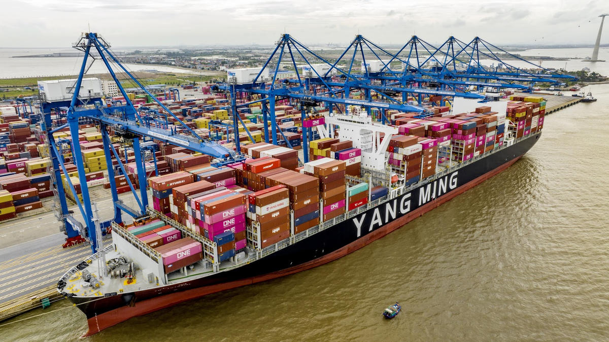 Cảng Lạch Huyện, TP Hải Phòng. Ảnh: Quang Vinh.