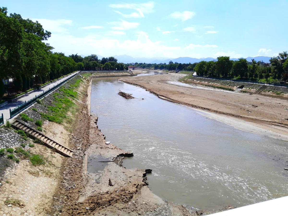 Một góc lưu vực sông Nậm Rốm ở trung tâm tỉnh Điện Biên. Ảnh: Đ.S.