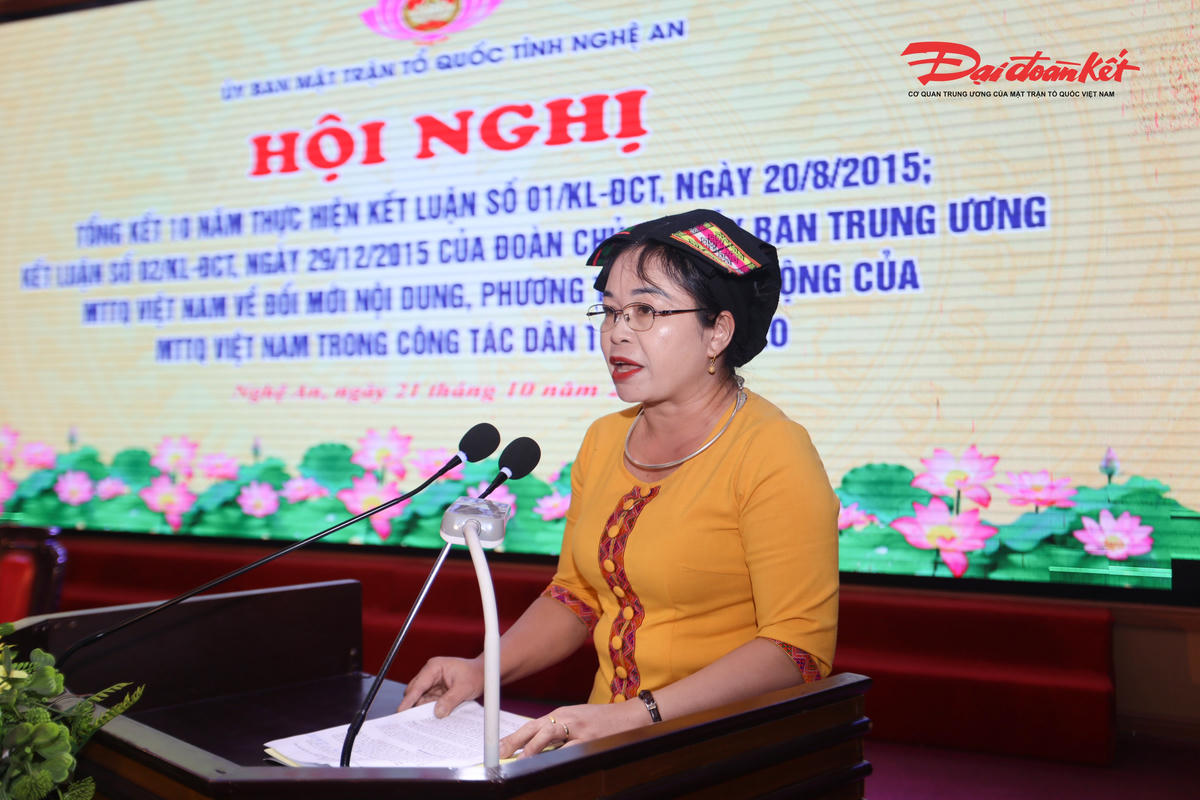 Đại diện lãnh đạo Uỷ ban MTTQ xã Môn Sơn (Nghệ An) phát biểu tham luận. Ảnh: ĐB