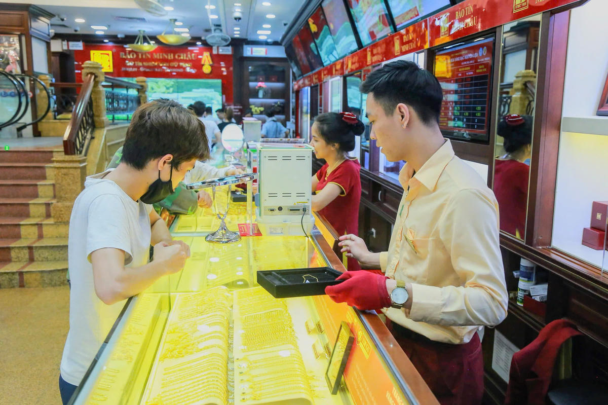 Thị trường vàng nhiều biến động được các đại biểu Quốc hội hết sức quan tâm. 	Ảnh: Quang Vinh.