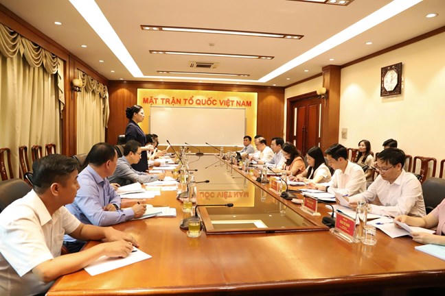 Quang cảnh buổi làm việc&nbsp;cho ý kiến vào nội dung Đại hội đại biểu MTTQ Việt Nam tỉnh Lào Cai lần thứ nhất, nhiệm kỳ 2025-2030, chiều&nbsp; ngày 21/10.