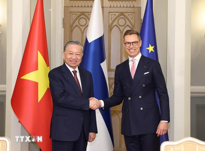 Tổng Bí thư Tô Lâm và Tổng thống Cộng hòa Phần Lan Alexander Stubb sau các lễ ký kết các văn kiện hợp tác. (Ảnh: Thống Nhất/TTXVN)